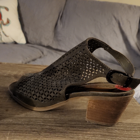 Carlos Santana Deandra Size 6 Faux Suede - Picture 3 of 4